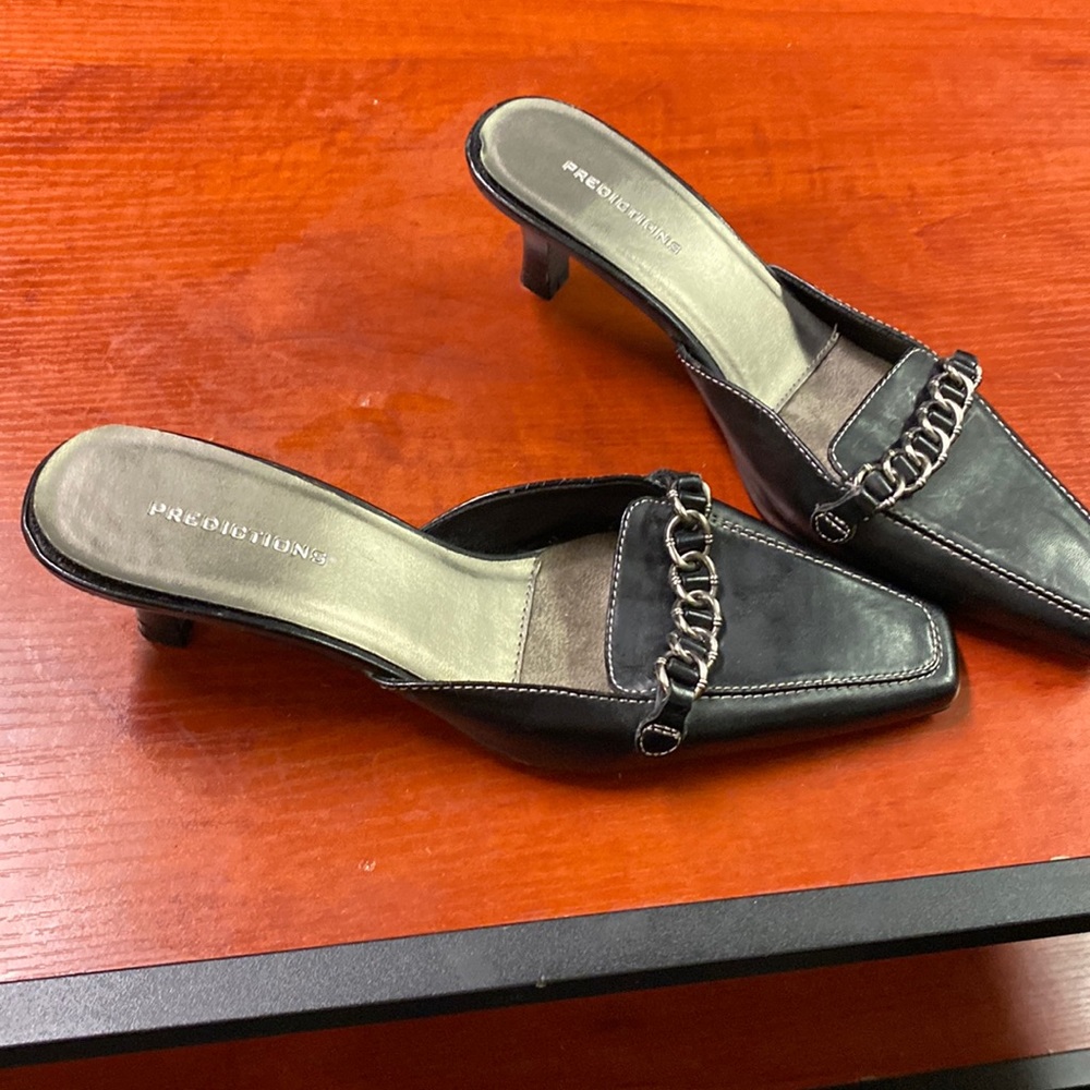Predictions BNWOT chain mule kitten heels - Picture 1 of 6